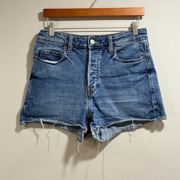 Old Navy Pants - Old Navy Women’s Higher High Rise‎ Distressed Blue Denim Shorts Size 8
